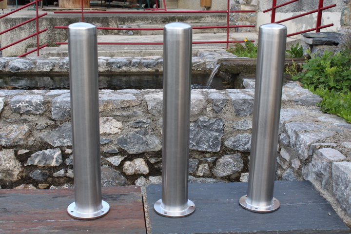 Potelet inox Montana sur platine ronde